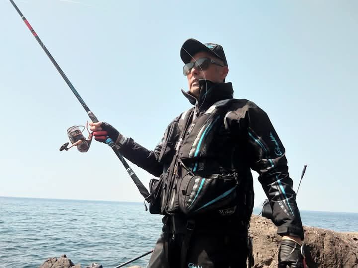 今日は愛媛県宇和島の御五神で愛媛の若者とグレ釣りでした😉🎵