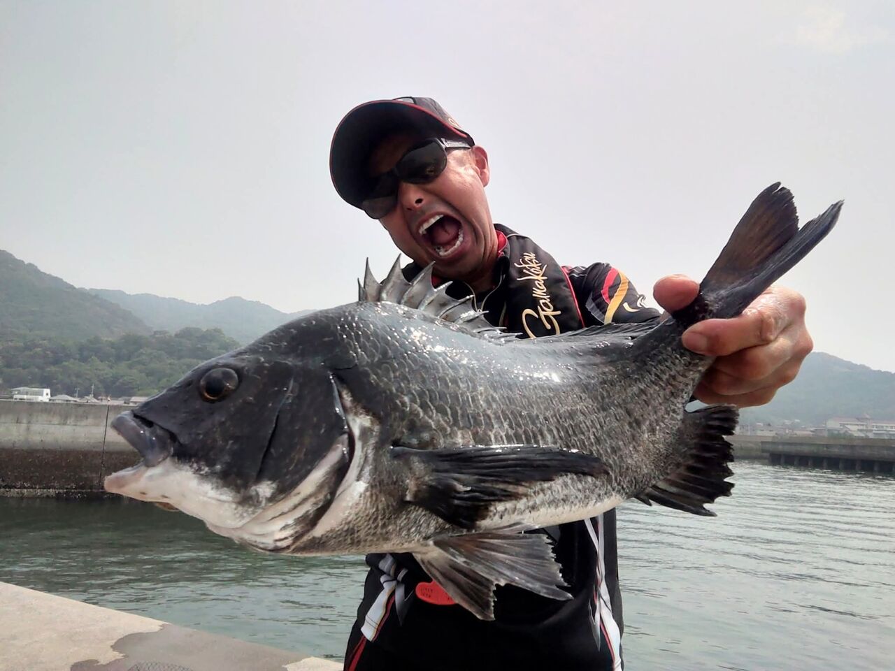 昨日の岡山県笠岡沖の波止でのショアジギングでのアコウ狙いは