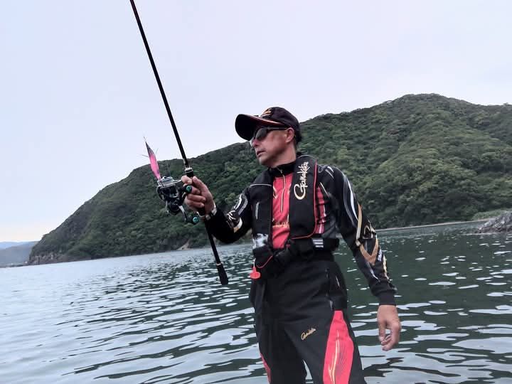 今日は高知県須崎沖で今シーズン３回目の春イカエギングでした😉🎵