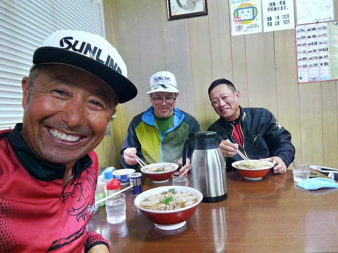 日曜日の釣りの帰り、笠岡ラーメン｢マルエイ中華そば｣でラーメン🍜でした😉🎵