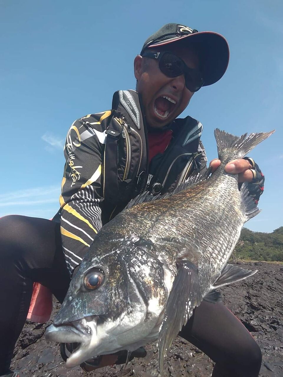 近所の高梁川の河口の沖にある上水島の磯にclubGsメンバー達と行ってみました‼️