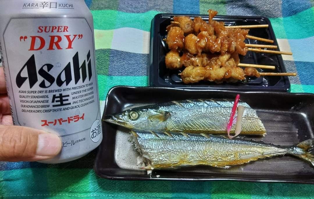 昨日、🍺飲み過ぎたんで、今日はモウサケヤメタ…つもりじゃったけど、秋刀魚&焼鳥でビール🍺です😅