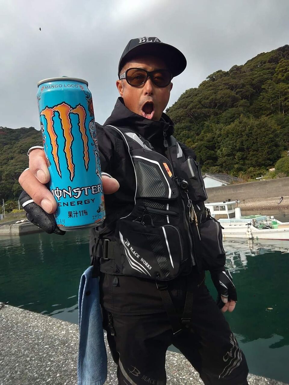 今日は高知県須崎沖の波止でチヌ釣りです😉🎵