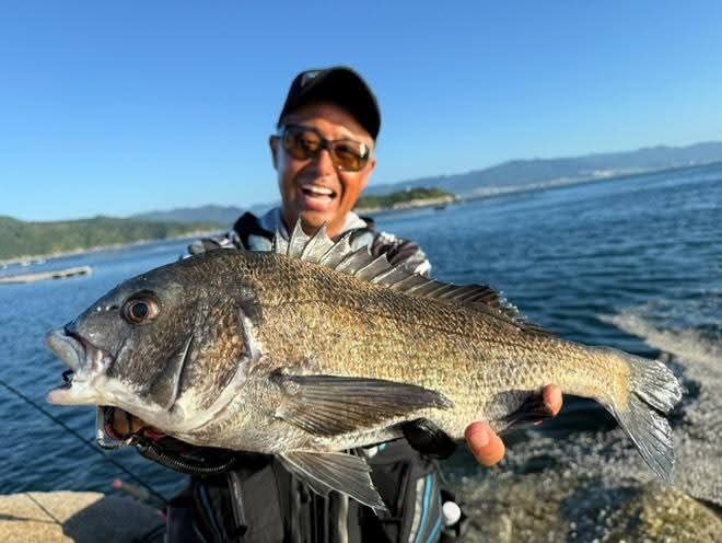 広島撮影２日目の月曜日は広島湾の奈佐美島の磯でチヌ釣りの撮影でした😉