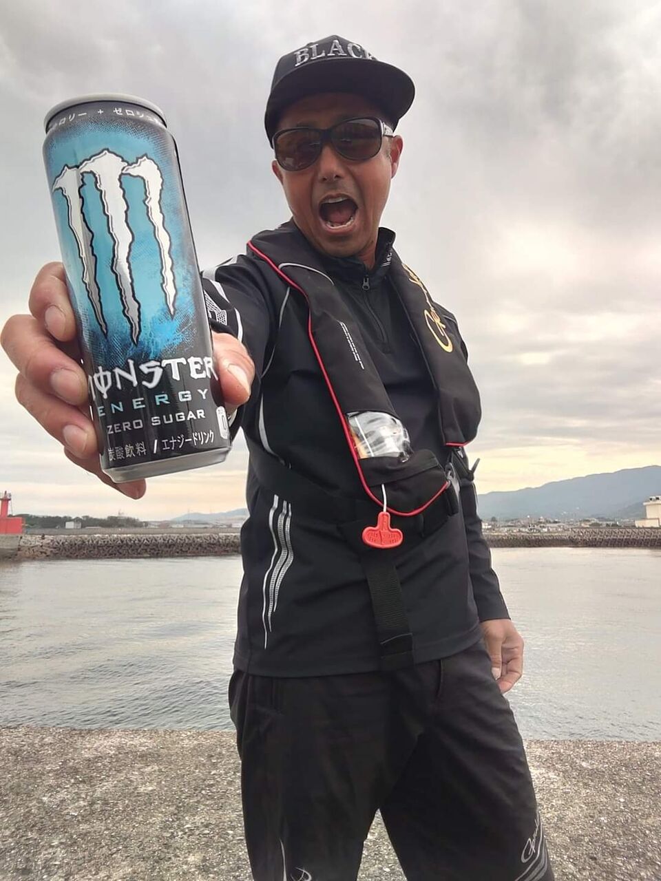 今日はclubGsメンバー達と香川県箕浦沖でエギングしてます😉🎵