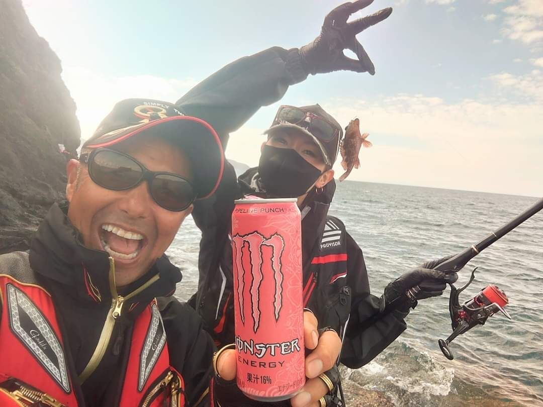 今日は愛媛県宇和島の御五神島の湾内でグレ釣りです😉🎵