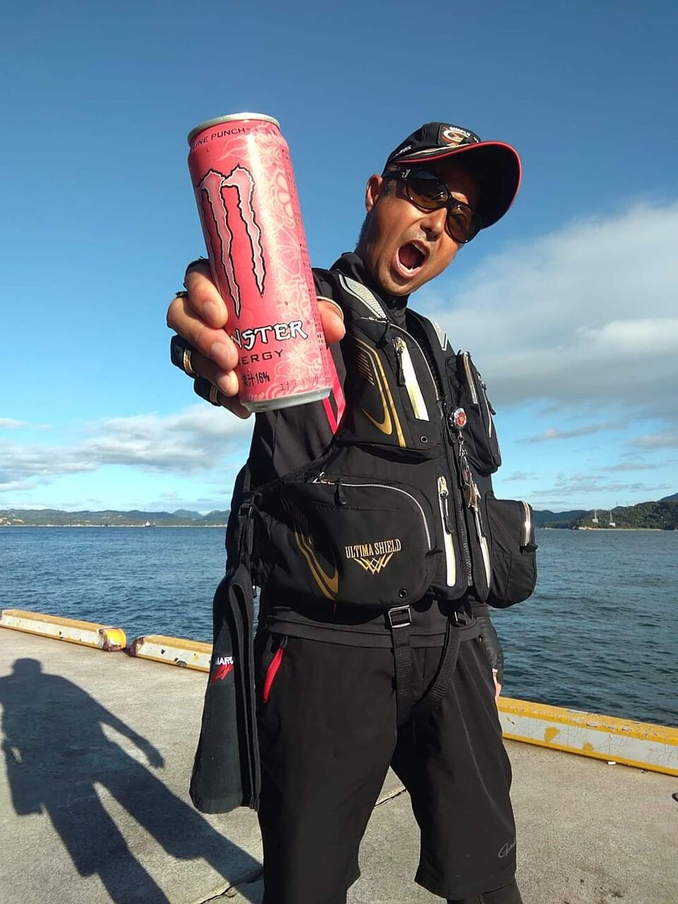 今日は岡山県玉野沖の風裏の港でチヌ釣りです😉🎵