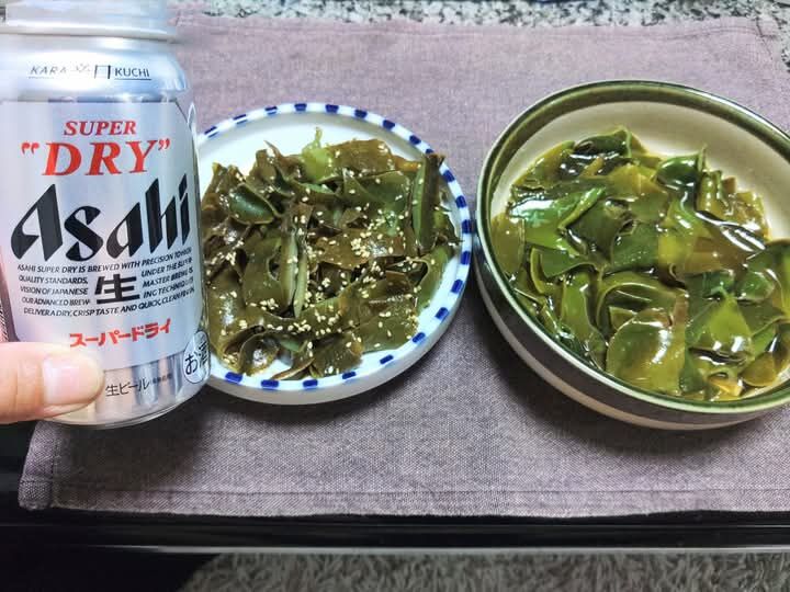 下津井産ワカメめかぶを酢の物&茎を胡麻油炒めにしてビール🍺