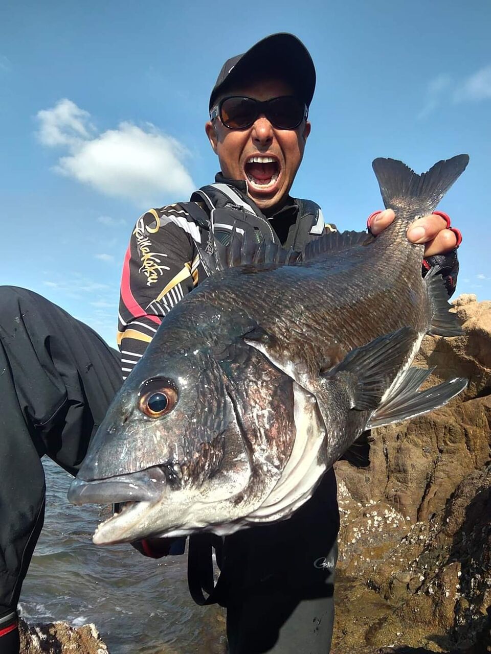 昨日の近所の水島沖でのチヌ釣りは