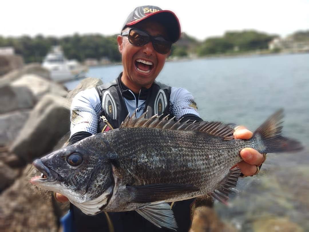日曜日は名釣会メンバーと兵庫県家島諸島でチヌ釣りでした😉🎵