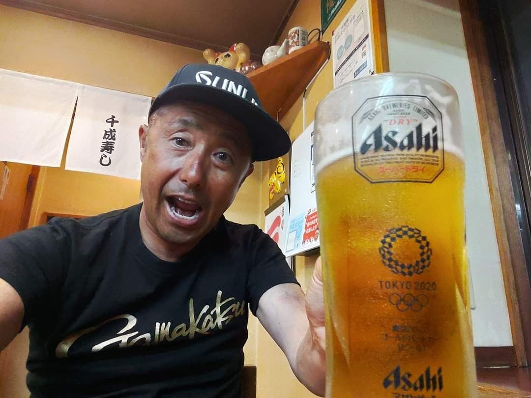 ワサビ大量に付けてマグロ丼&生ビール🍺めっちゃ美味ぇー😍💞