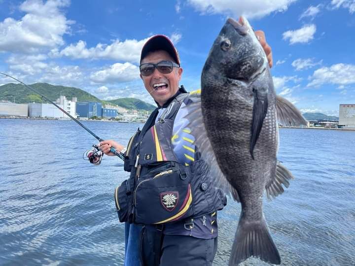 日曜日はClubG´sメンバー約２０人で広島湾でチヌ釣りでした😉🎵