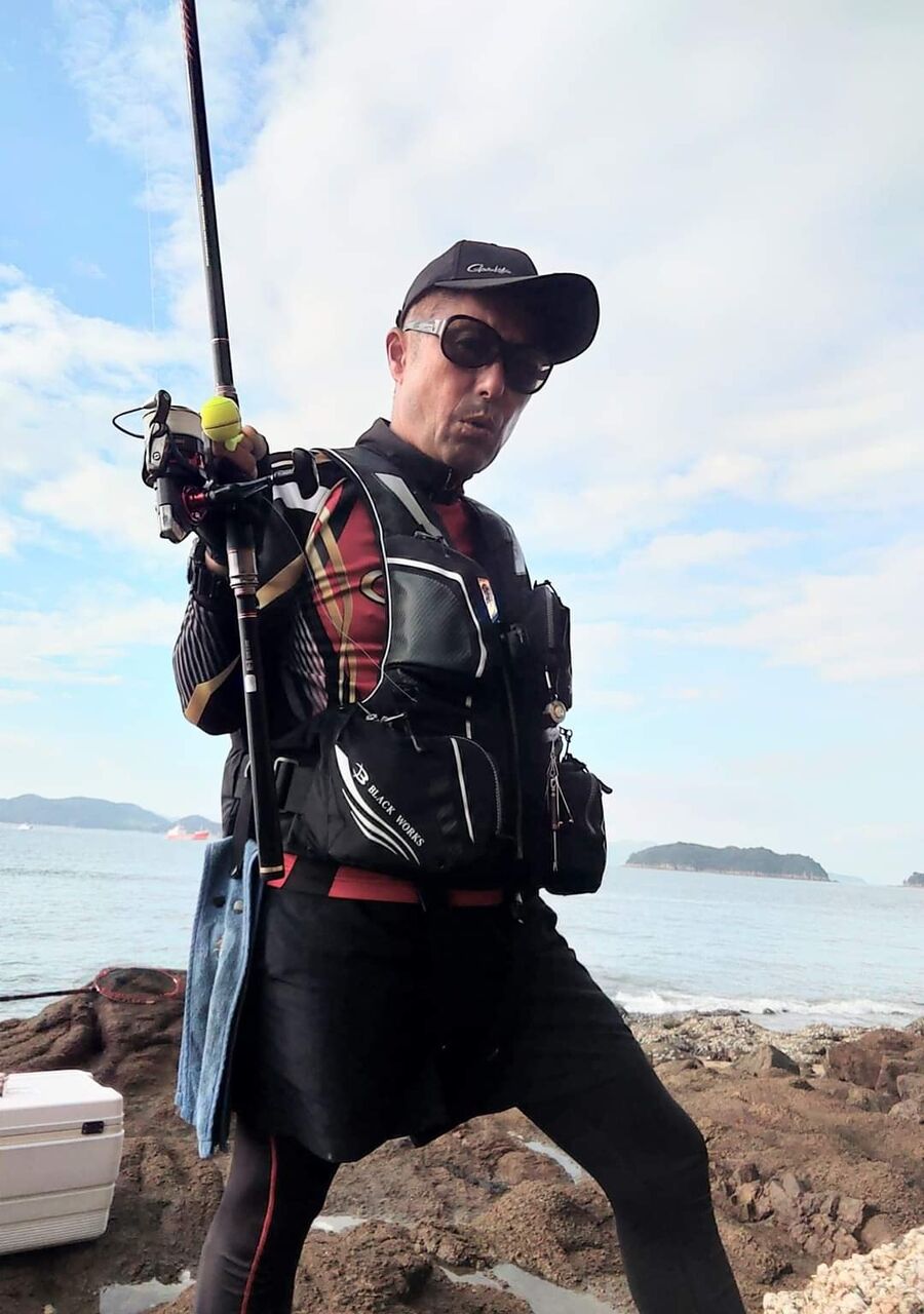 今日は近所の水島沖の磯でチヌ釣りです😉🎵