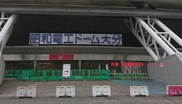 西側 入口