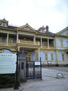 ドレスが着られる旧函館区公会堂 てくてく北海道一周