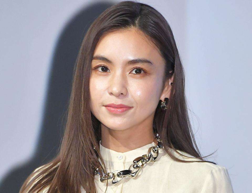 ゴシップごりごりまとめ 滝沢眞規子 43歳誕生日前に夫とラブラブ写真 Rikaco マギーも 素敵 と祝福