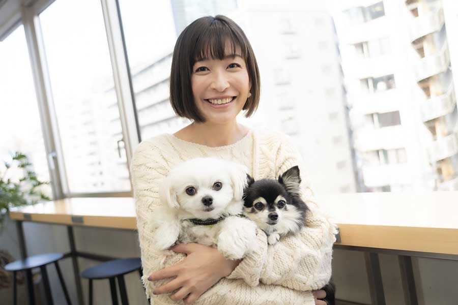 アコム Cmでブレイクから18年 小野真弓さんが犬愛高じてトリマーに 近場移住 も実現 ゴシップてんこもり