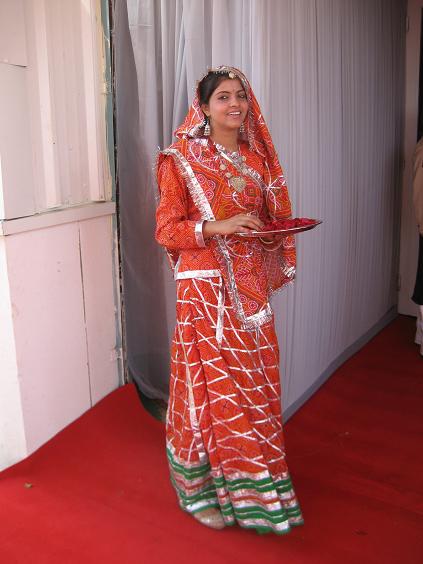 ラジャスタンの女性 カレーなるインド裏ブログ 街中にて