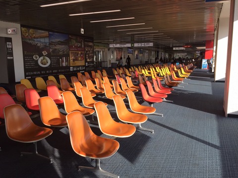 イームズチェア（鹿児島空港）