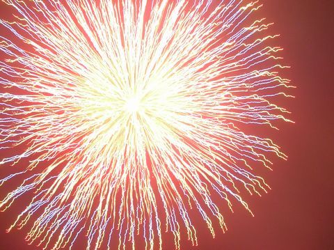 長野えびす講煙火大会 晩秋の空に華麗に舞うアート
