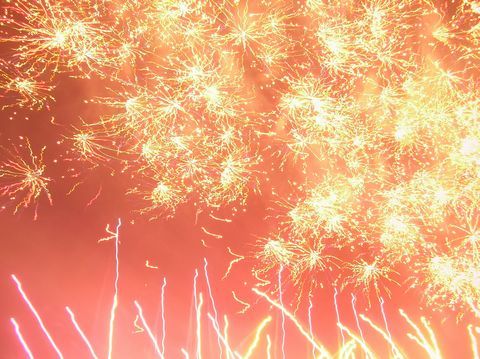 長野えびす講煙火大会 晩秋の空に華麗に舞うアート