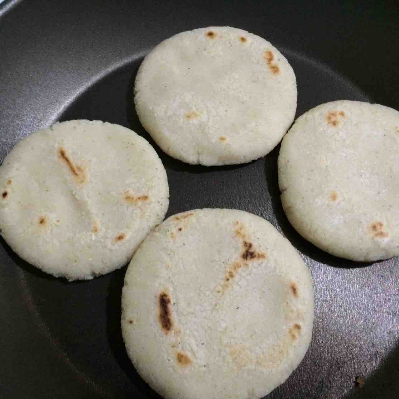 初めてのアレパ作りは 成功 かなぁ アルゼンチンlife