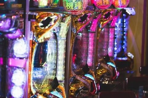 【衝撃画像】昔のパチ!ンコ店、ガチでヤバくてワロタｗｗｗｗｗｗ