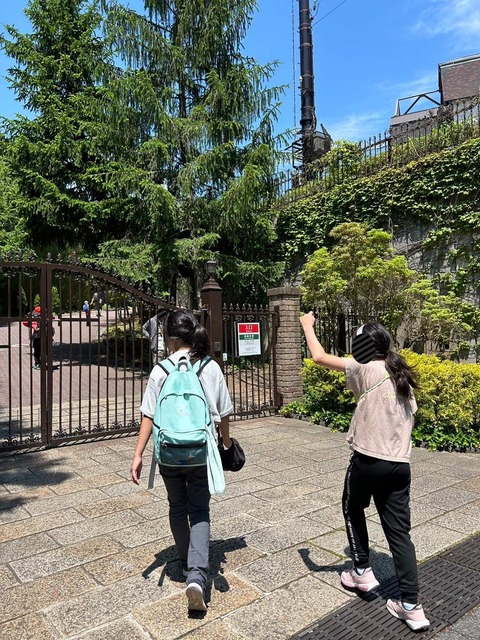 ハーブ園到着 門扉前