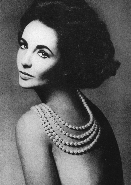 elisabeth-taylor-pearls-461x650