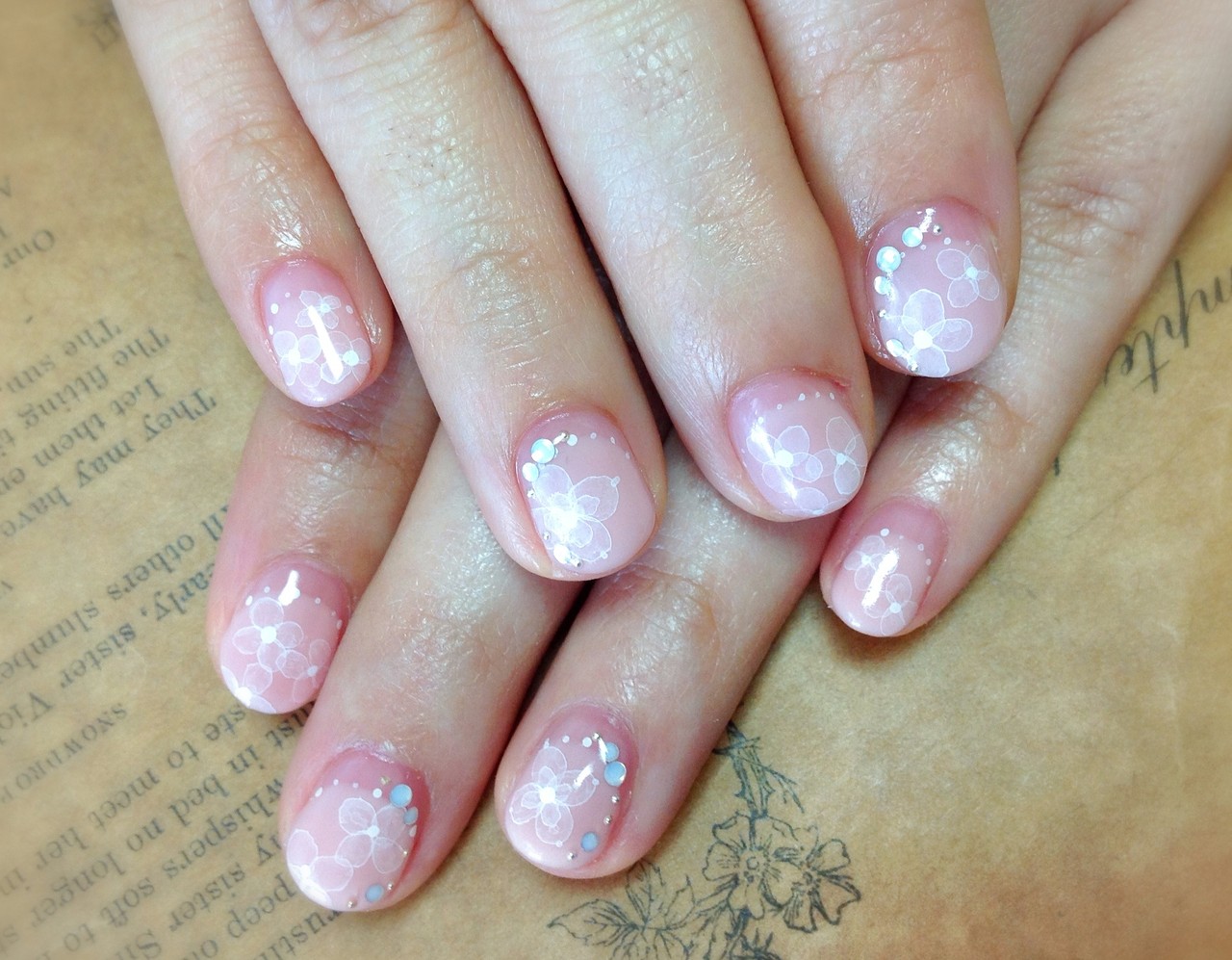ニードル手芸作家さんのブライダルネイル Nail Atelier Cocon Nail Art Care