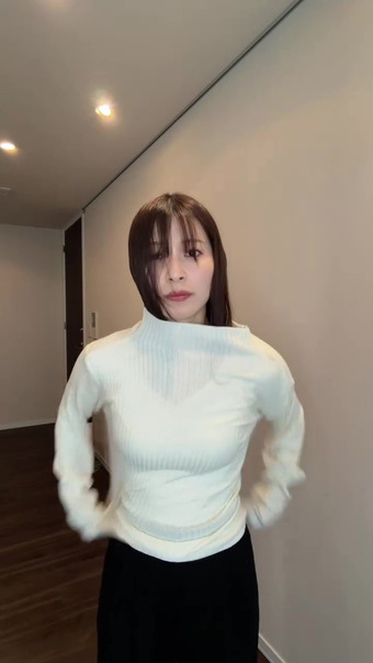 山本里菜アナ　セクシー生着替え、女子会コーデ！！【GIF動画あり】