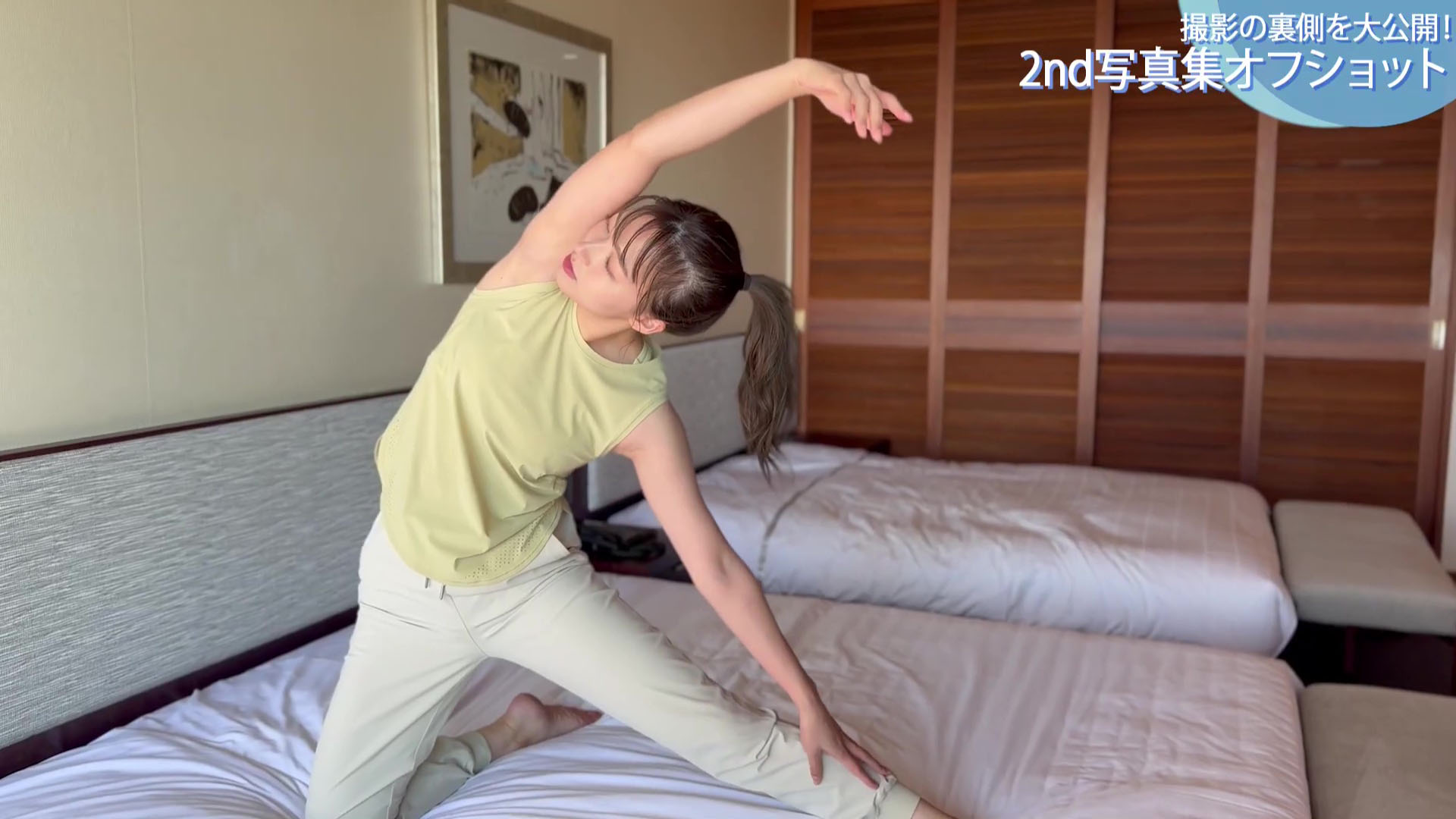 八木あずさ gif　無修正  セックス gif 阿部華也子アナ ピタパン開脚、脇全開！！ 写真集撮影メイキング【GIF動画あり】 : アナきゃぷ速報