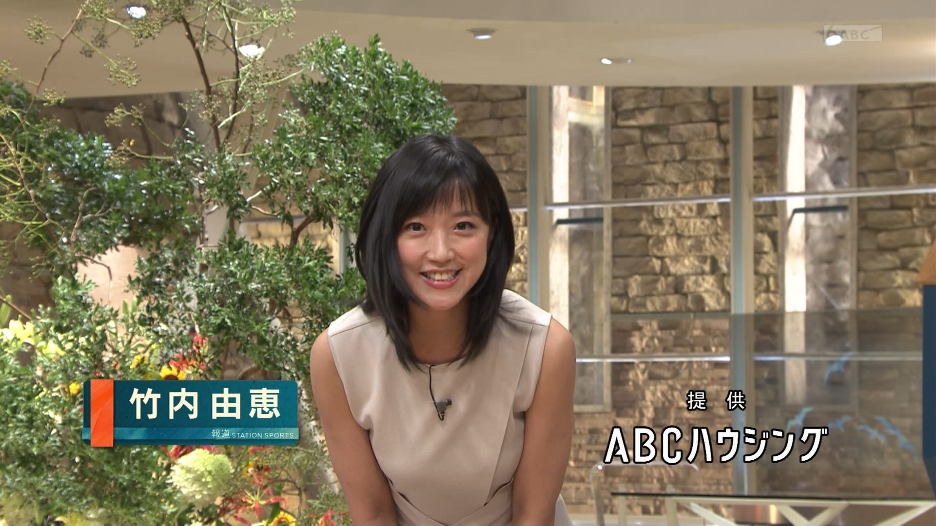 竹内由恵アナ ノースリーブの横乳 アナきゃぷ速報