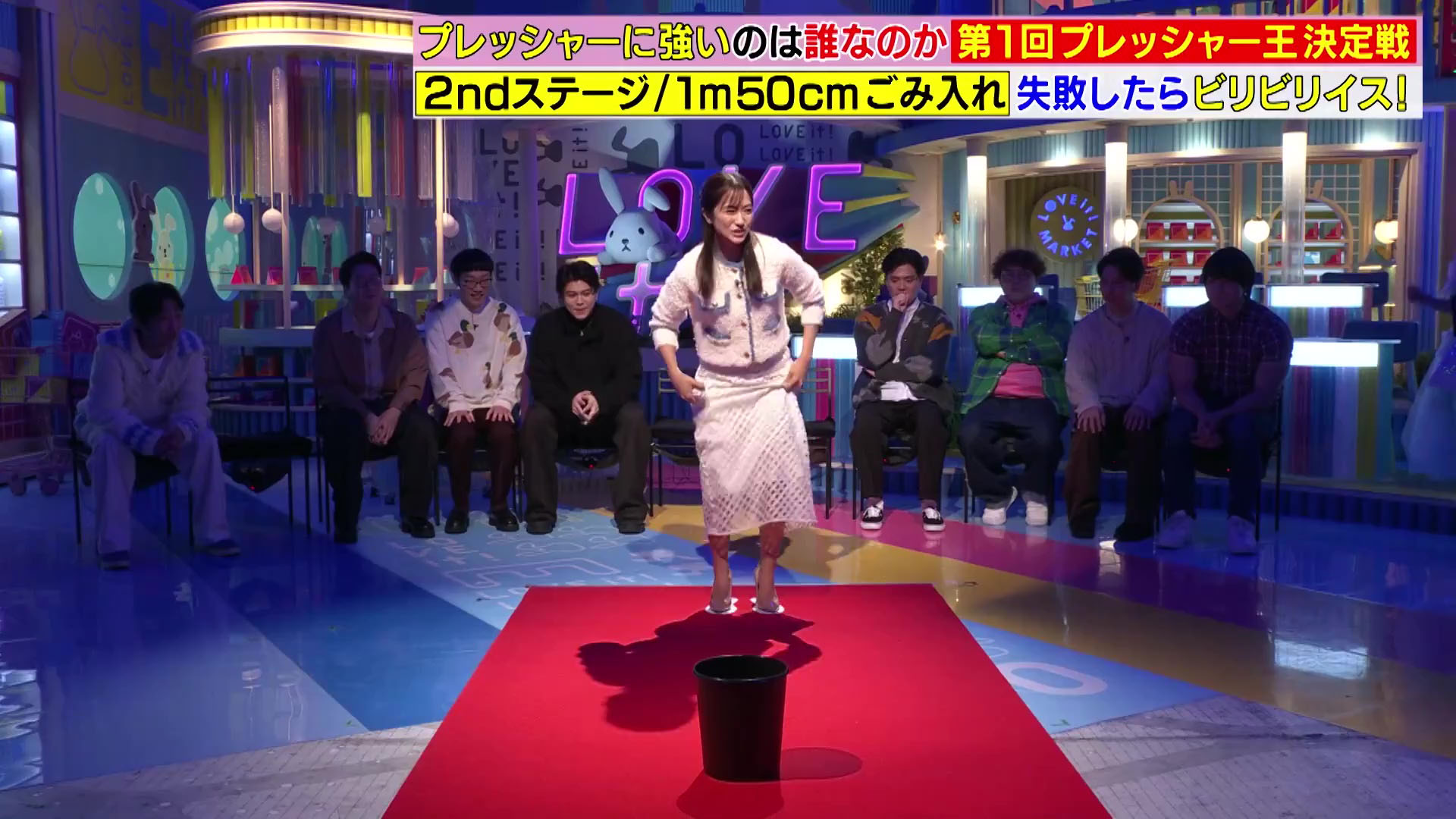 橋本菜穂子レイプ緊縛画像 田村真子アナ スカートをたくし上げて股間を押さえながらゴミを投げる！！【GIF動画あり】 : アナきゃぷ速報