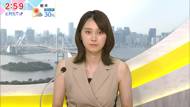 吉岡恵麻アナ　セクシーノースリーブ脇！！
