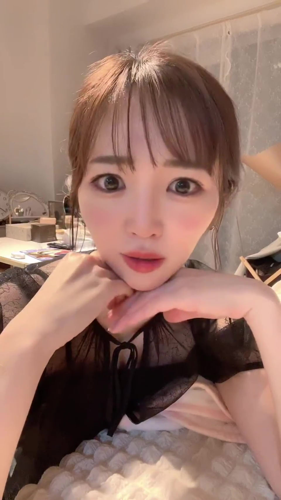 パンチラ tik tok Live配信でパンチラしまくる女子アナが発見される！！【GIF動画あり】 : アナきゃぷ速報