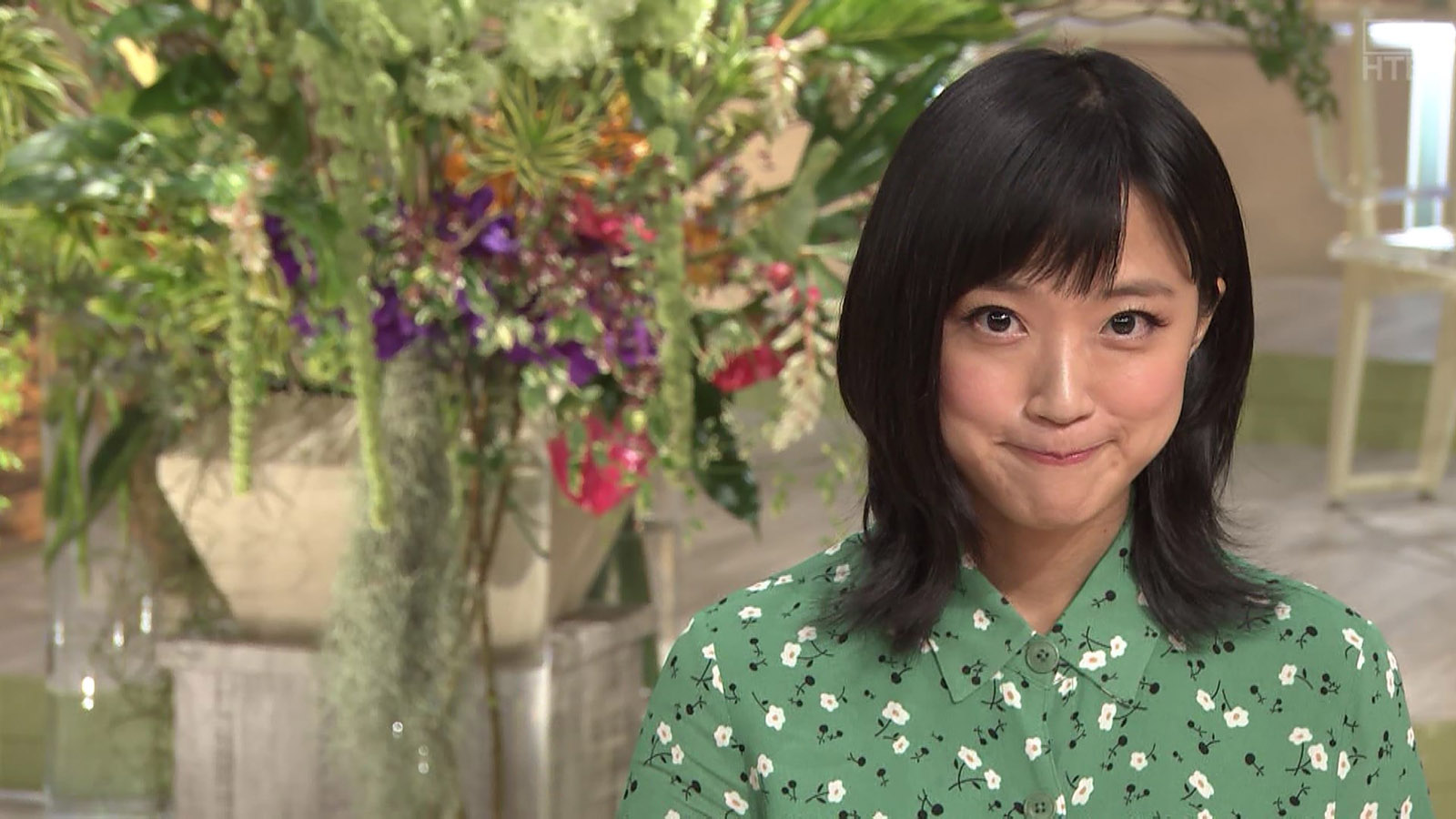 竹内由恵アナ ボールを投げる脇 アナきゃぷ速報