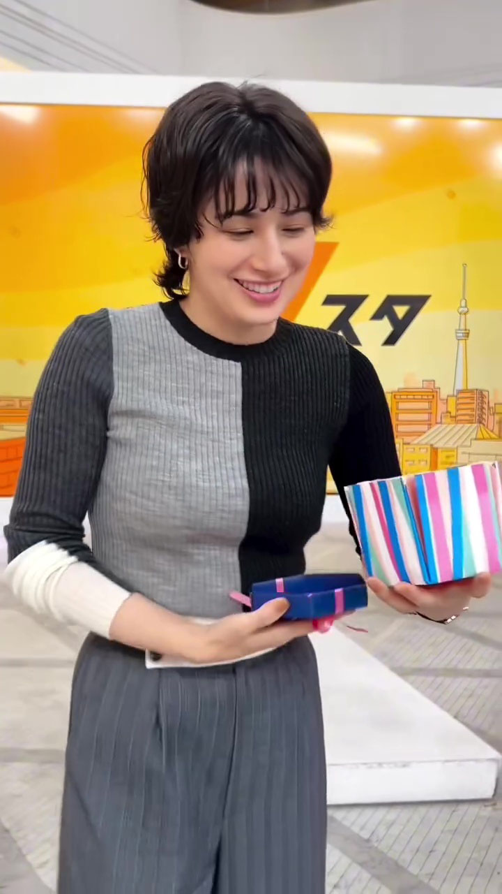 #17 Result of ホラン千秋 エロ ホラン千秋キャスター ピタピタニットの胸元がくっきり!!【GIF動画あり】 : アナきゃぷ速報 (NONE of the images is related to this website.) ホラン千秋 エロ ホラン千秋キャスター ピタピタニットの胸元がくっきり!!【GIF動画あり】 : アナきゃぷ速報