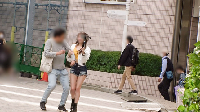可愛いが過ぎる生意気ギャルが逆ナンパ 4