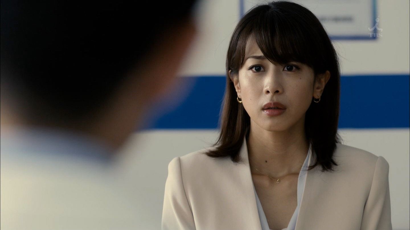 加藤綾子アナ ちょっと胸チラ ブラックペアン アナきゃぷ速報