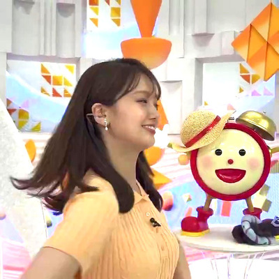 井上清華アナ　透けニットで胸を振るエクササイズ！！【GIF動画あり】