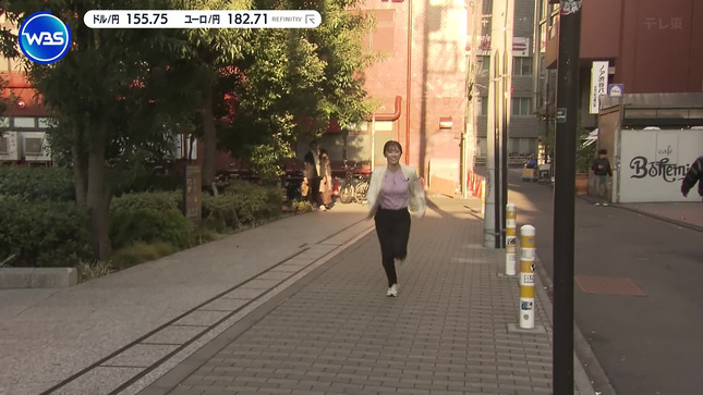 嶺百花アナ　全力疾走で激しく巨乳が揺れる、ボタンの間から胸チラ！！【GIF動画あり】