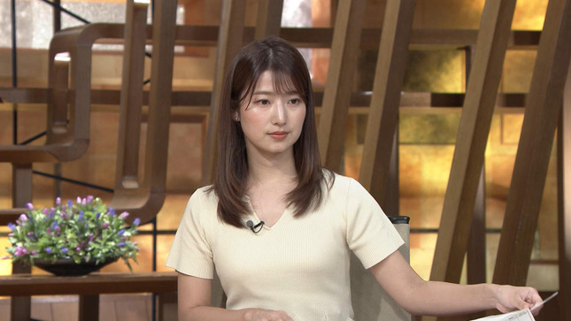 安藤萌々アナ　セクシーニットがうっすらと透ける！！