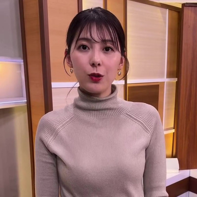 上村彩子アナ　ニットで胸元がくっきり！！【GIF動画あり】