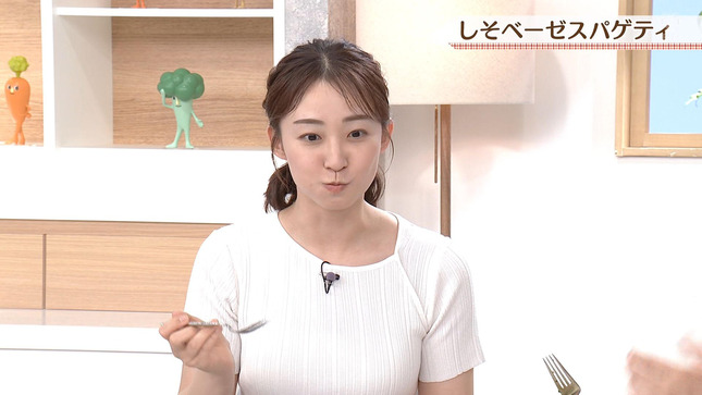 杉原凜アナ エプロン & ニットの巨乳!!