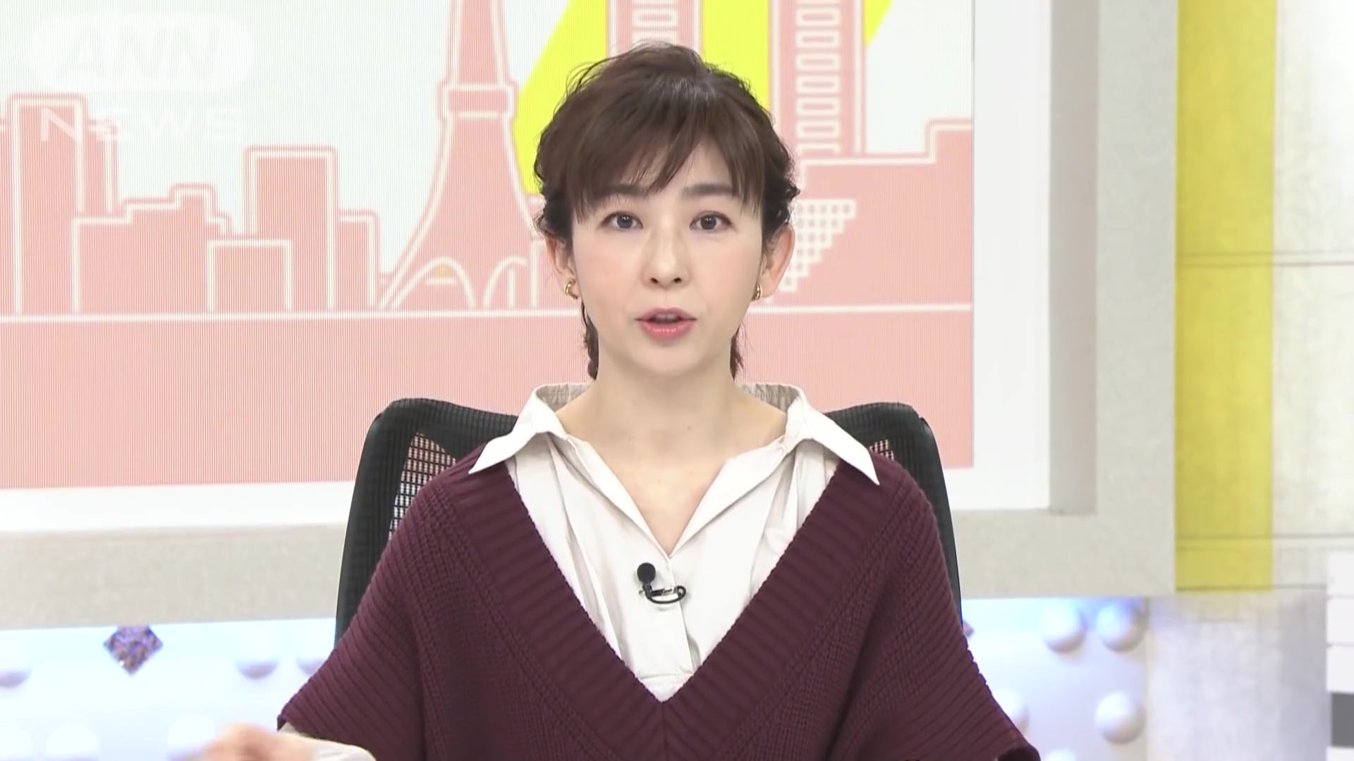 松尾由美子アナ 猫と遊んで胸元チラ見え アナきゃぷ速報 松尾由美子アナ 猫と遊んで胸元チラ見え アナきゃぷ速報