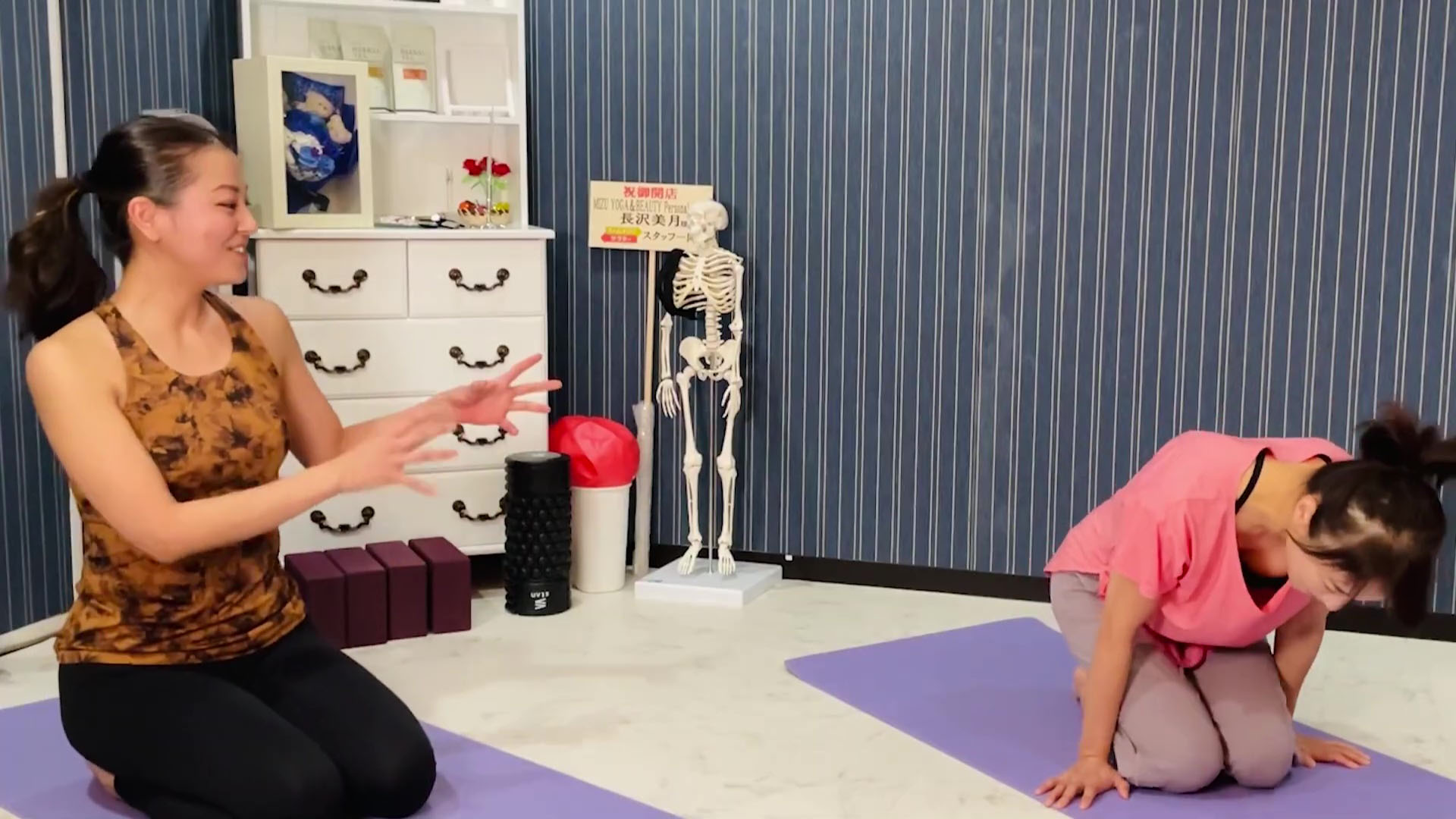 望月理恵アナ ヨガでギリギリまで胸チラ、谷間チラ（何度も）！！【GIF動画あり】 : アナきゃぷ速報