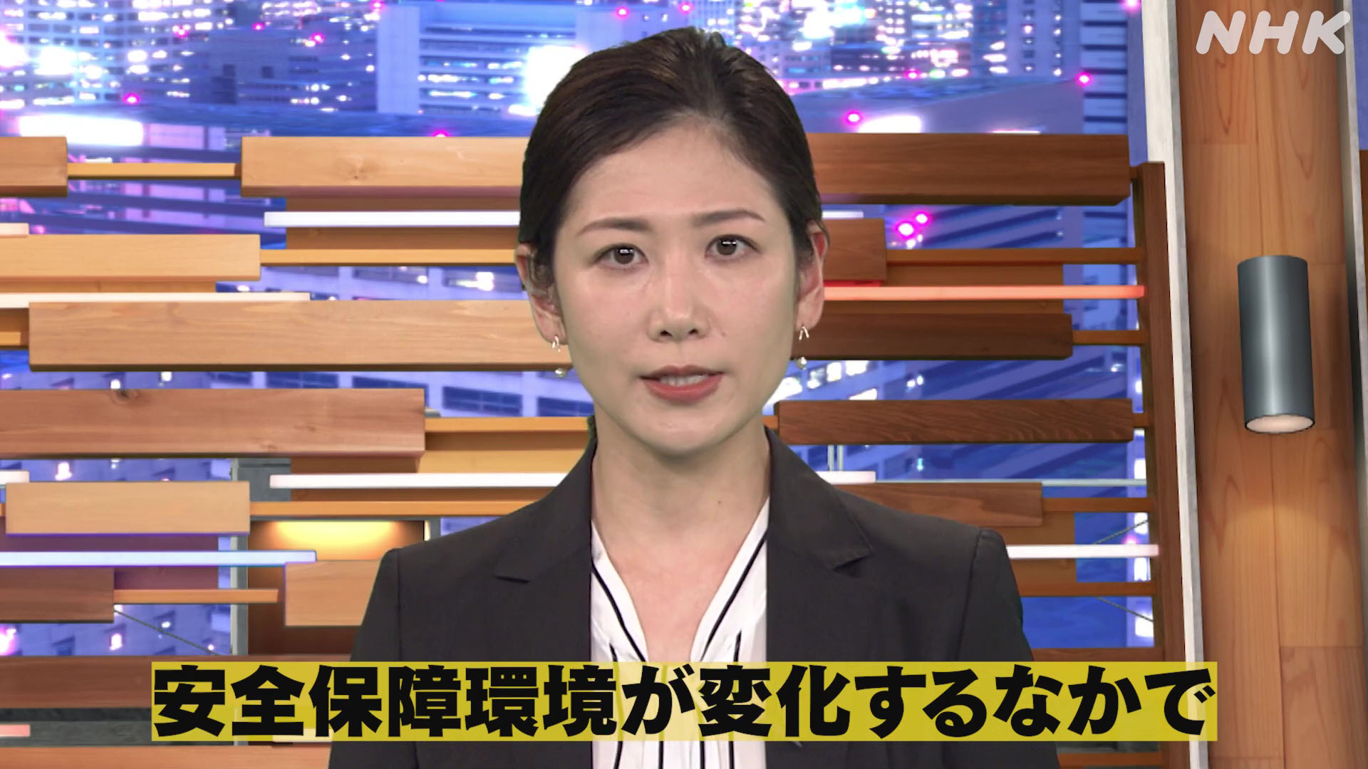 桑子真帆アナ 胸前が開いて巨乳が強調される!! | アナきゃぷ速報