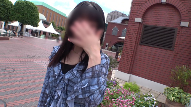 現役女子大生で巫女さんのバイトもしてる20歳 2