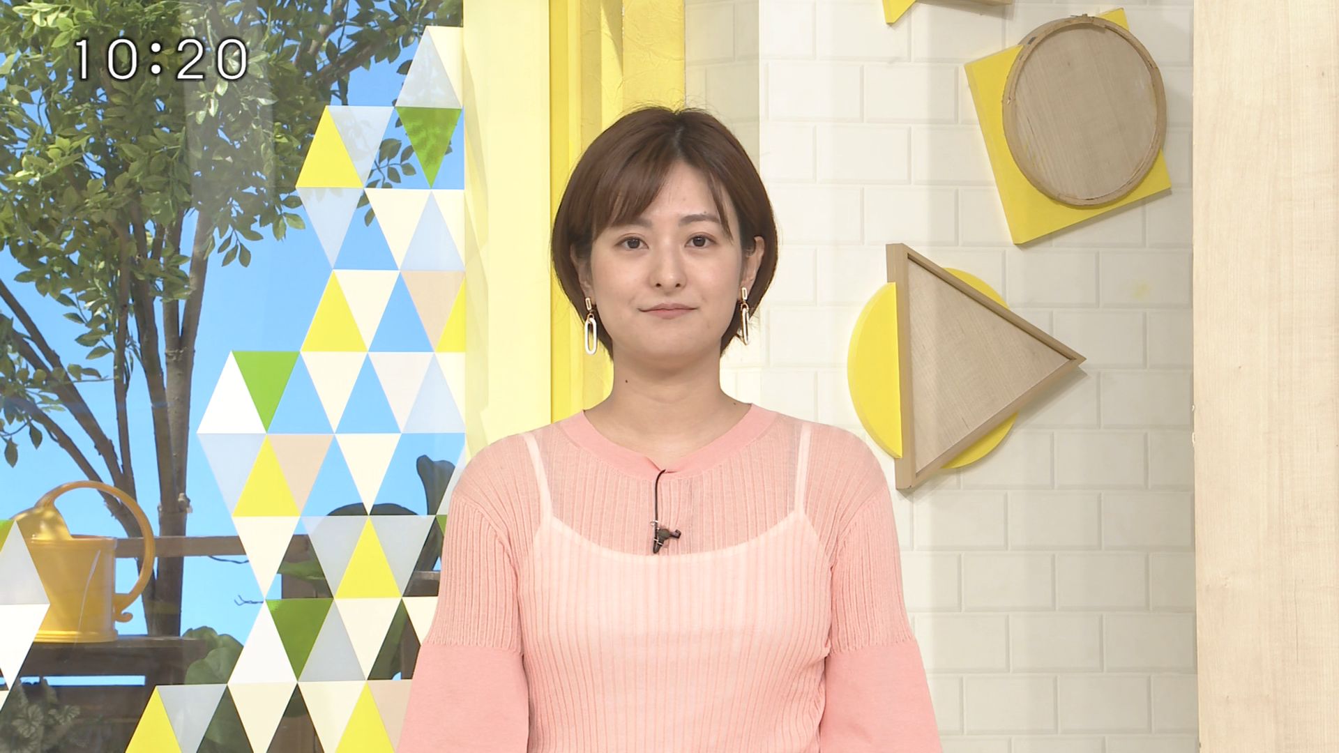 徳島えりかアナ 超スケスケ衣装でブラ紐まで透ける アナきゃぷ速報